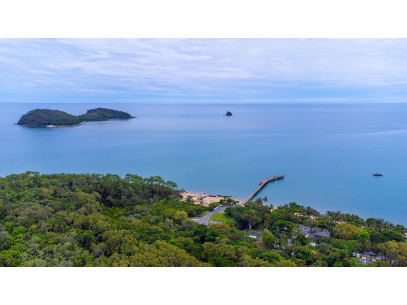4L Coral Coast Drive, Palm Cove QLD 4879