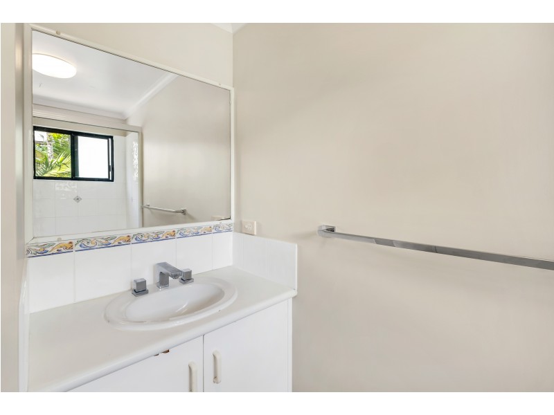 5/367-371 Mcleod Street, Cairns North QLD 4870