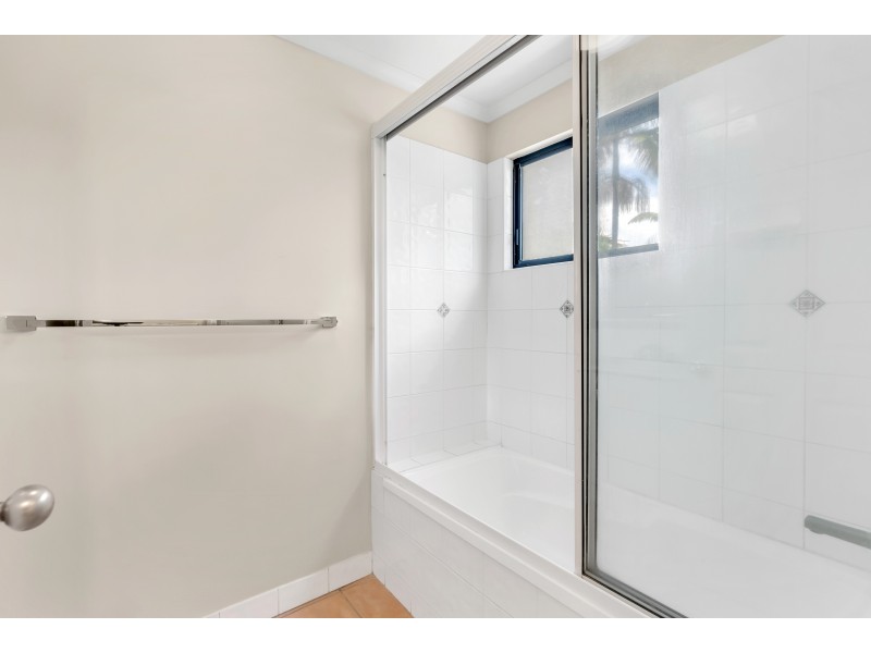 5/367-371 Mcleod Street, Cairns North QLD 4870