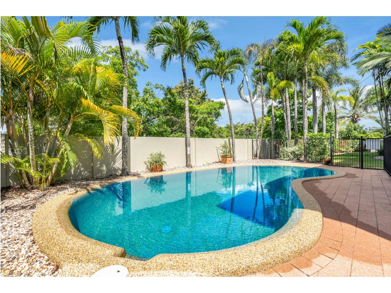 5/367-371 Mcleod Street, Cairns North QLD 4870