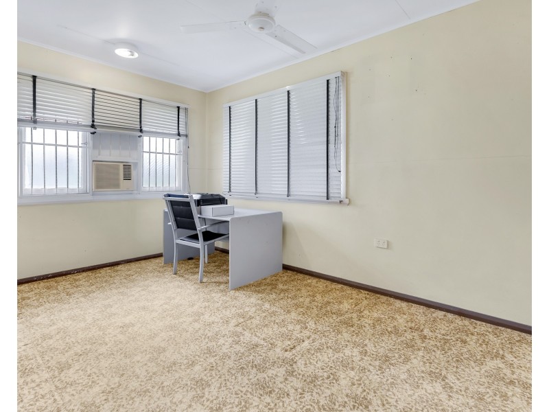 28 Curtin Street, Westcourt QLD 4870