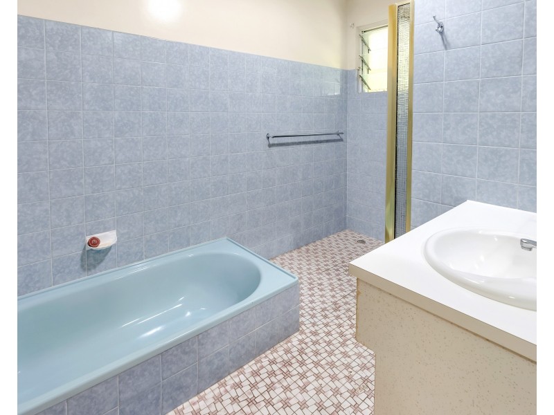 28 Curtin Street, Westcourt QLD 4870