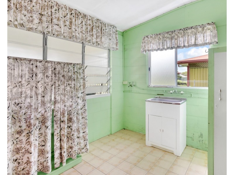 28 Curtin Street, Westcourt QLD 4870