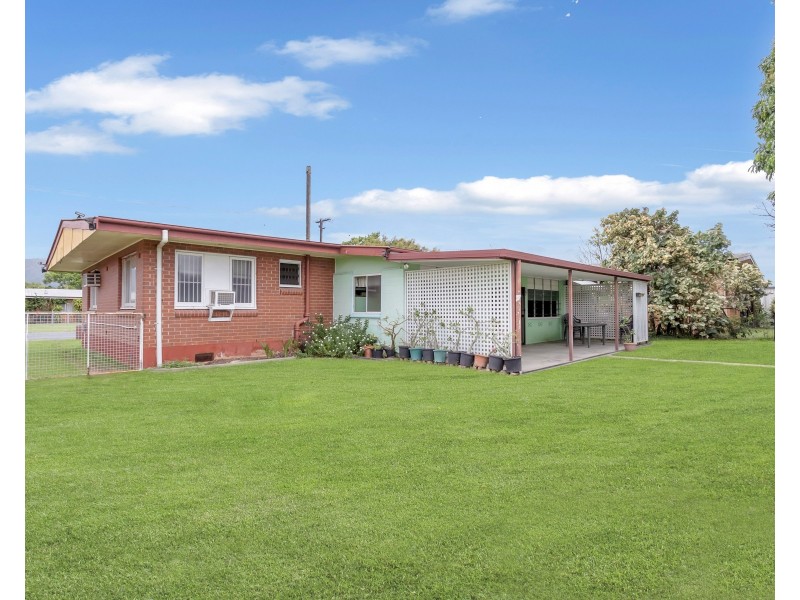 28 Curtin Street, Westcourt QLD 4870