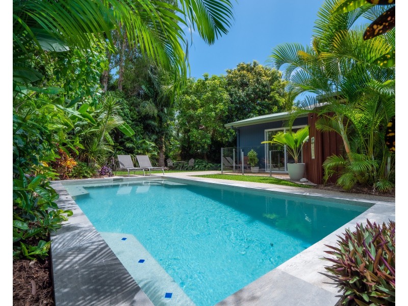 4 Spur Close, Clifton Beach QLD 4879