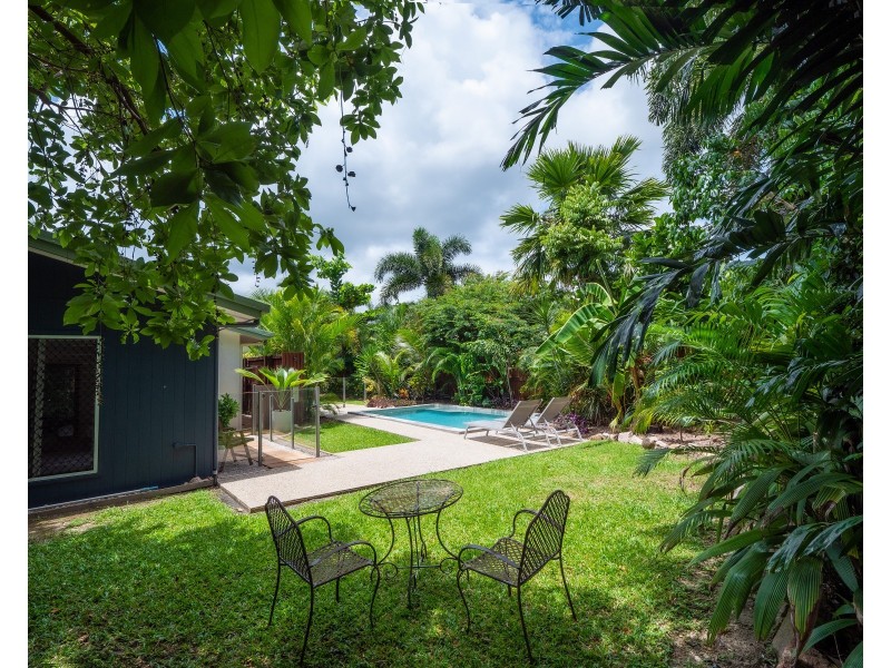 4 Spur Close, Clifton Beach QLD 4879