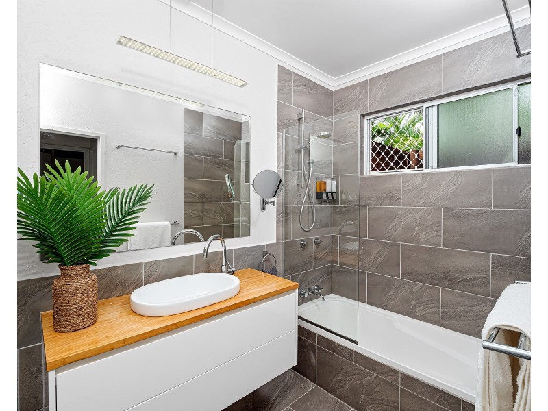 4 Spur Close, Clifton Beach QLD 4879
