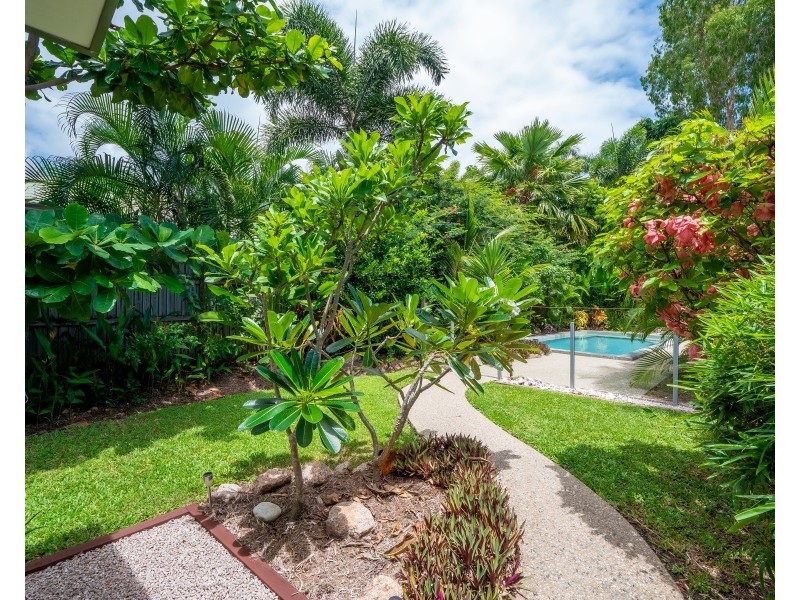 4 Spur Close, Clifton Beach QLD 4879