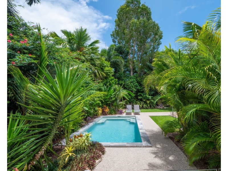 4 Spur Close, Clifton Beach QLD 4879