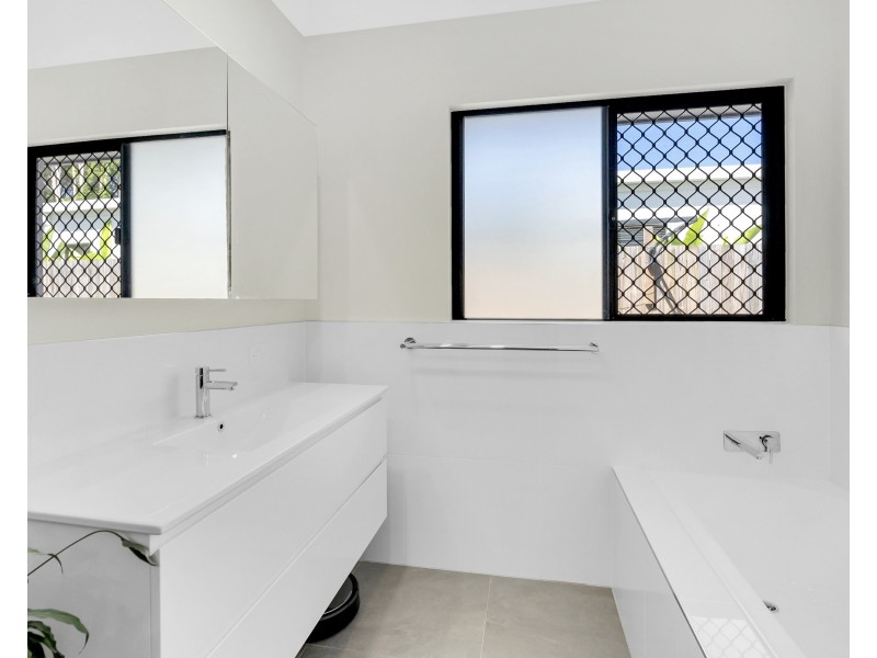 4 Mindil Street, Kewarra Beach QLD 4879