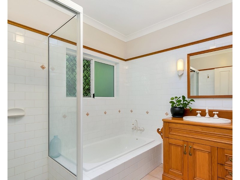 24 Oceanview Place, Mooroobool QLD 4870