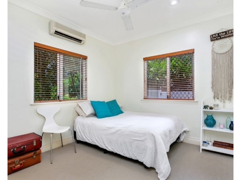 24 Oceanview Place, Mooroobool QLD 4870