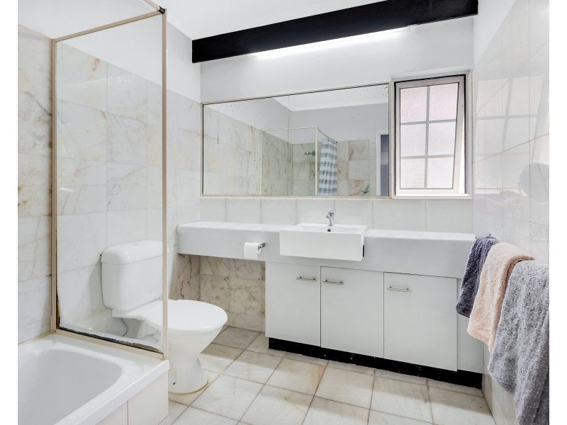 40/327-329 Lake Street, Cairns North QLD 4870