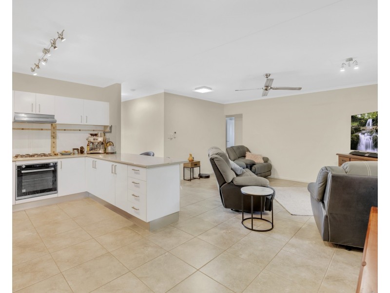 23 Bathurst Drive, Bentley Park QLD 4869