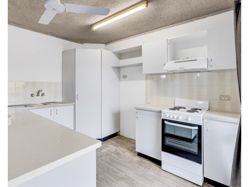 2/11 Balaclava Road, Earlville QLD 4870