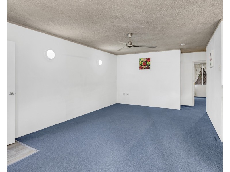 2/11 Balaclava Road, Earlville QLD 4870