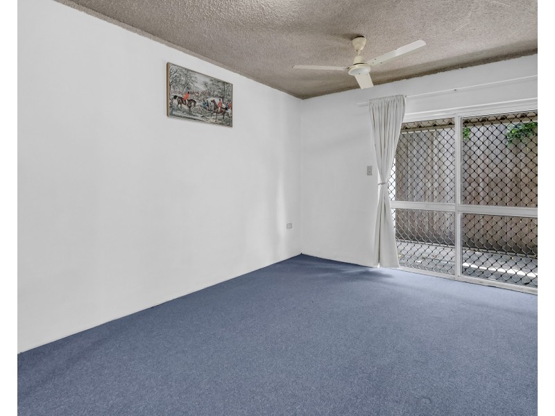 2/11 Balaclava Road, Earlville QLD 4870