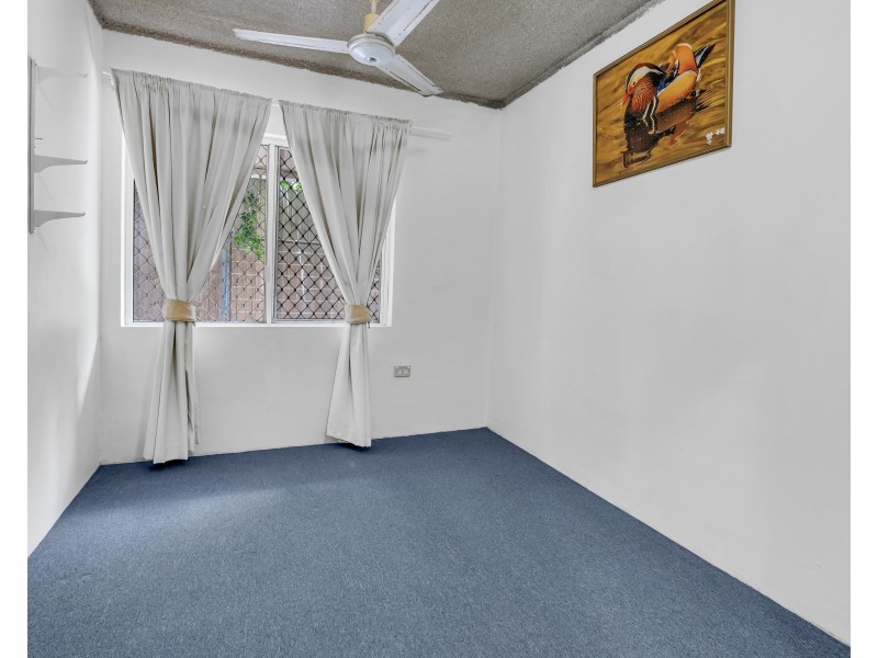 2/11 Balaclava Road, Earlville QLD 4870