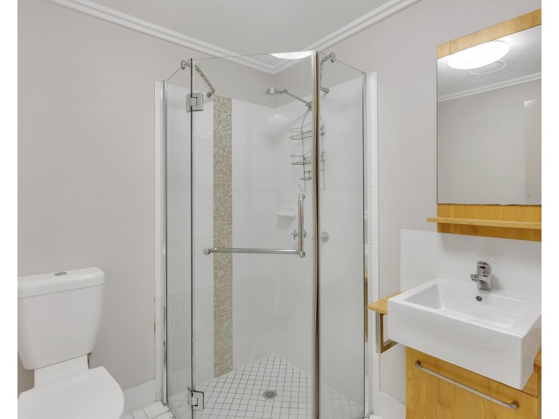 108/22-24 Ward Street, Mooroobool QLD 4870