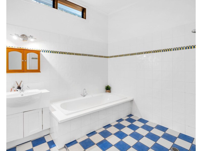 95-97 Hillview Crescent, Whitfield QLD 4870