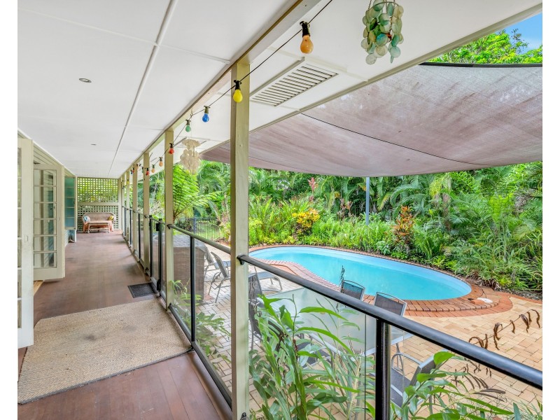130 Upper Richardson Street, Whitfield QLD 4870