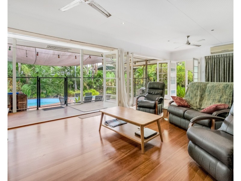 130 Upper Richardson Street, Whitfield QLD 4870