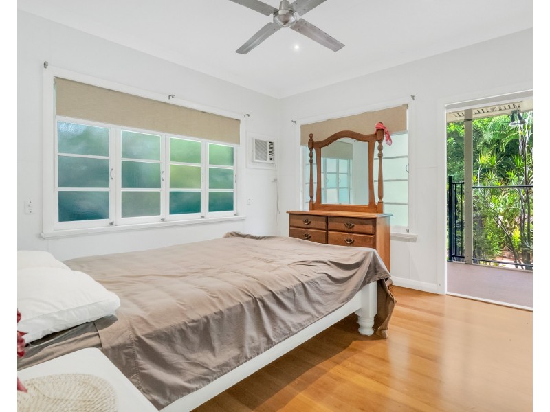 130 Upper Richardson Street, Whitfield QLD 4870