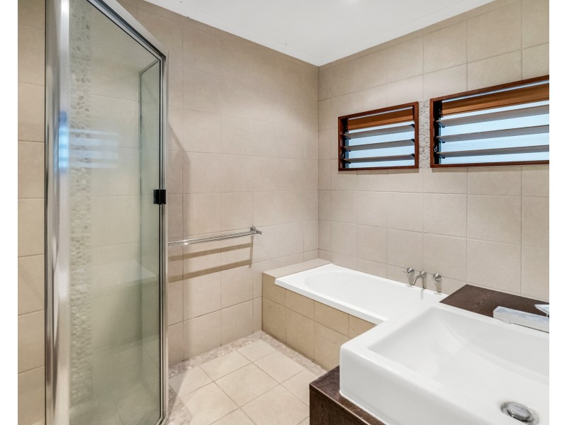 130 Upper Richardson Street, Whitfield QLD 4870