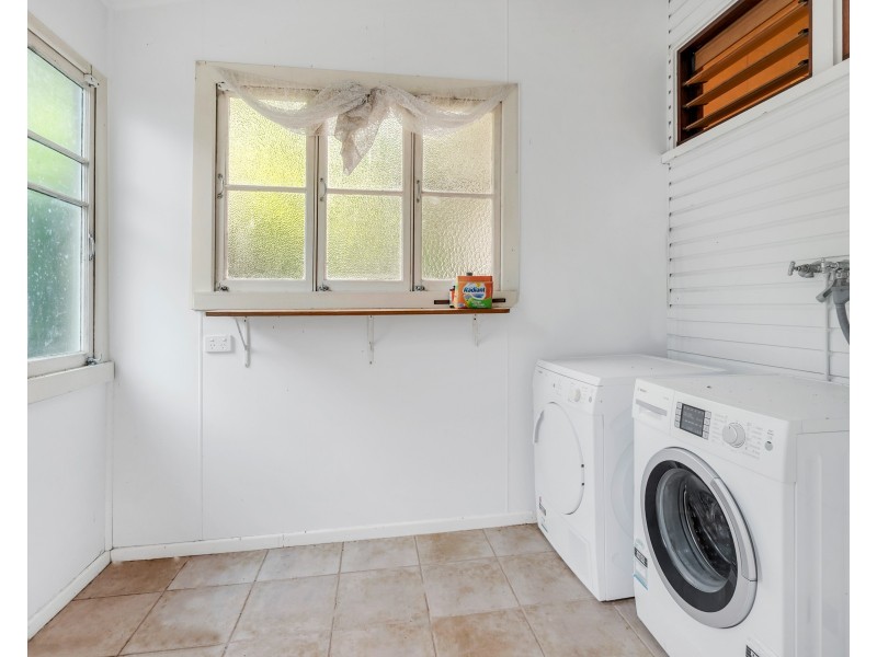 130 Upper Richardson Street, Whitfield QLD 4870