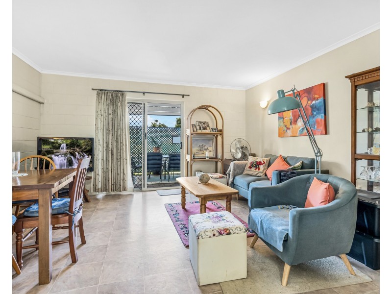 7/473-479 Mccoombe Street, Mooroobool QLD 4870