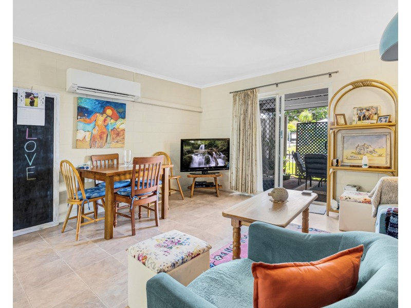 7/473-479 Mccoombe Street, Mooroobool QLD 4870