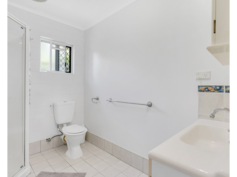 7/473-479 Mccoombe Street, Mooroobool QLD 4870