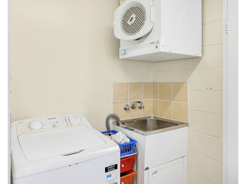 7/473-479 Mccoombe Street, Mooroobool QLD 4870