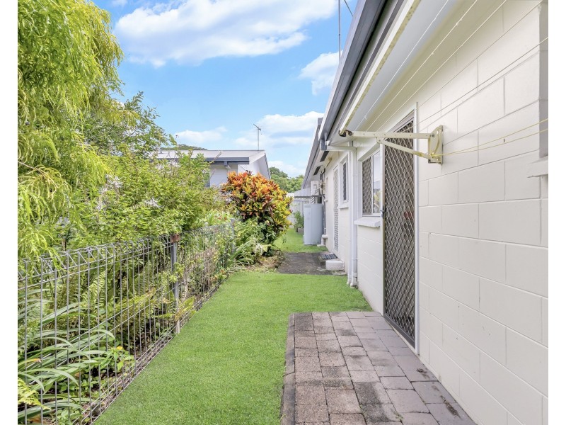 7/473-479 Mccoombe Street, Mooroobool QLD 4870