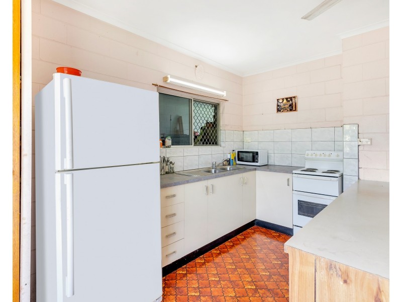 37 Clinton Street, Yorkeys Knob QLD 4878