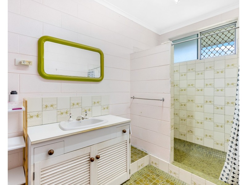 37 Clinton Street, Yorkeys Knob QLD 4878