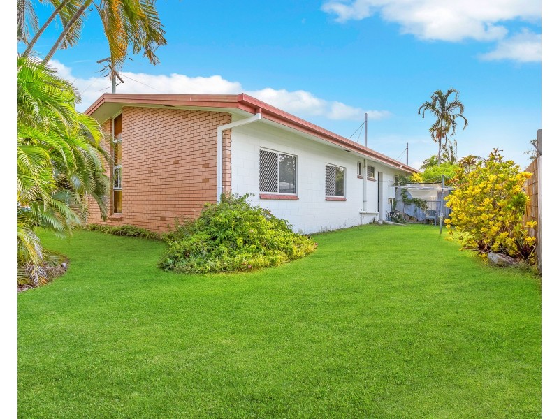 37 Clinton Street, Yorkeys Knob QLD 4878