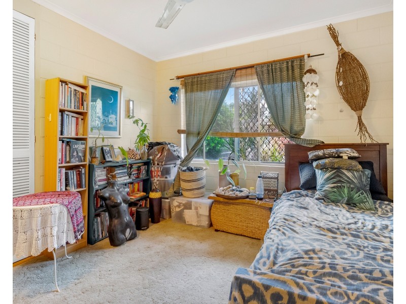 37 Clinton Street, Yorkeys Knob QLD 4878