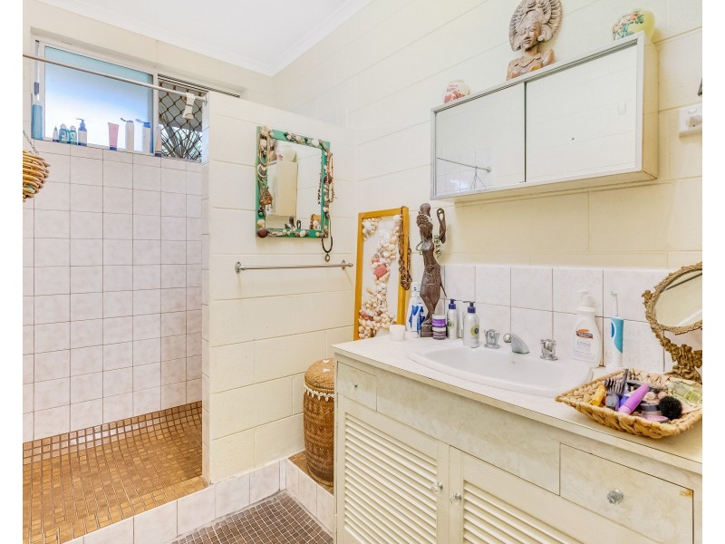 37 Clinton Street, Yorkeys Knob QLD 4878