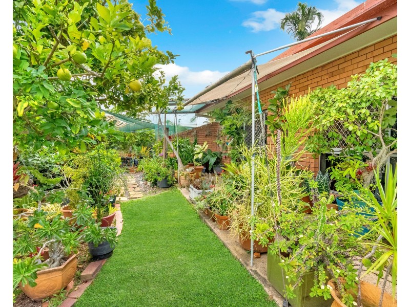 37 Clinton Street, Yorkeys Knob QLD 4878
