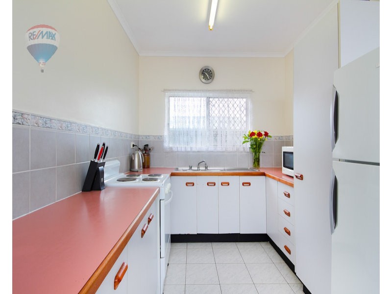 2/8 Deshon Street, Whitfield QLD 4870