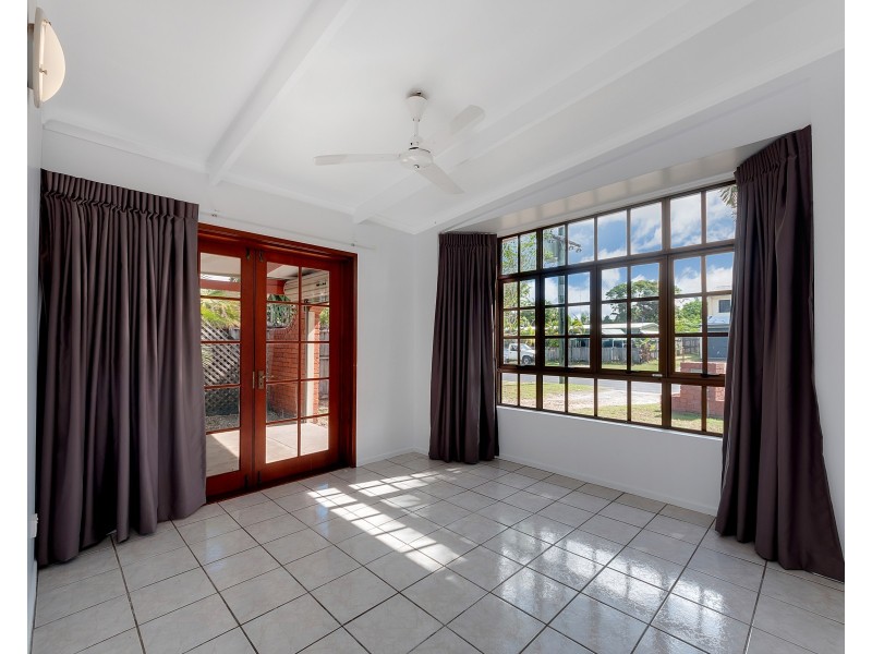 9 Golf Street, Yorkeys Knob QLD 4878