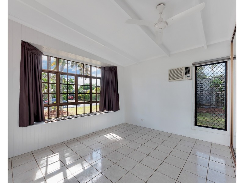 9 Golf Street, Yorkeys Knob QLD 4878