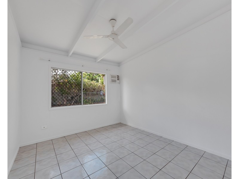 9 Golf Street, Yorkeys Knob QLD 4878