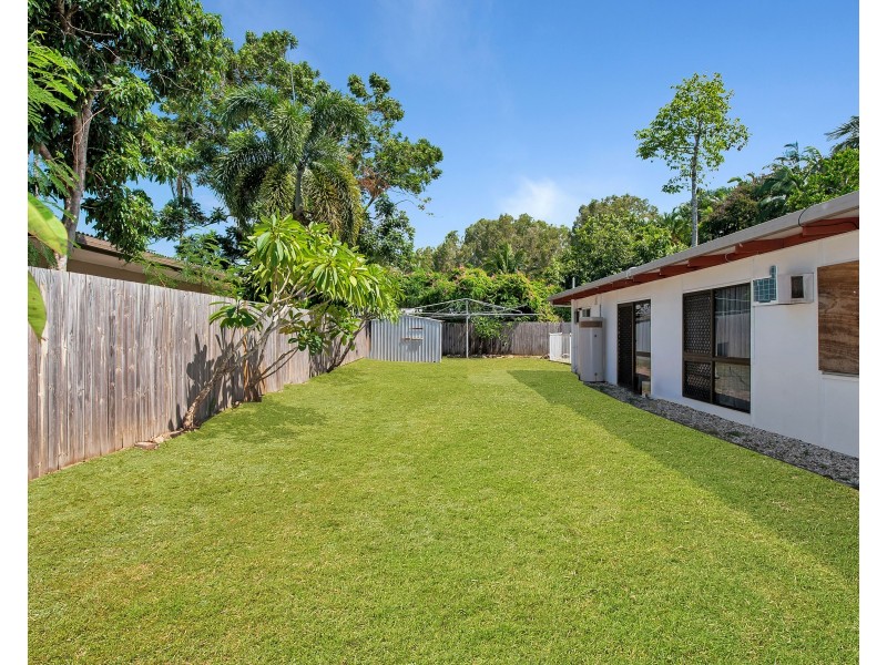9 Golf Street, Yorkeys Knob QLD 4878