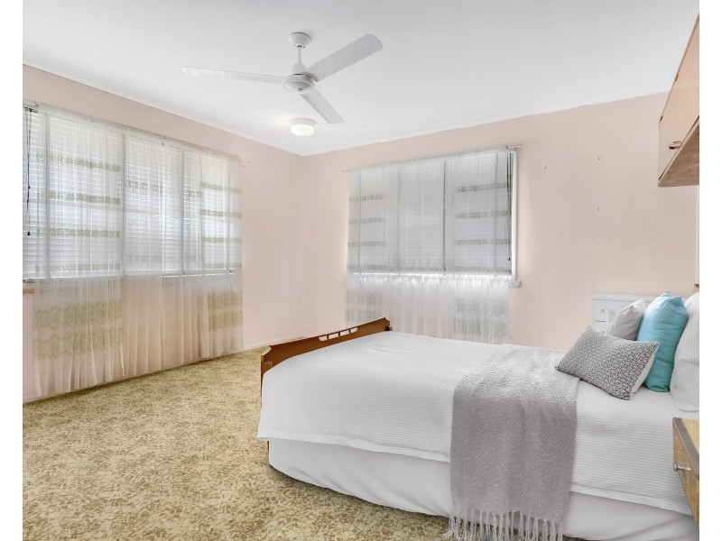 28 Curtin Street, Westcourt QLD 4870