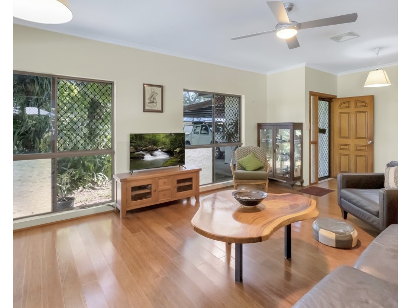 6 Keller Close, Whitfield QLD 4870