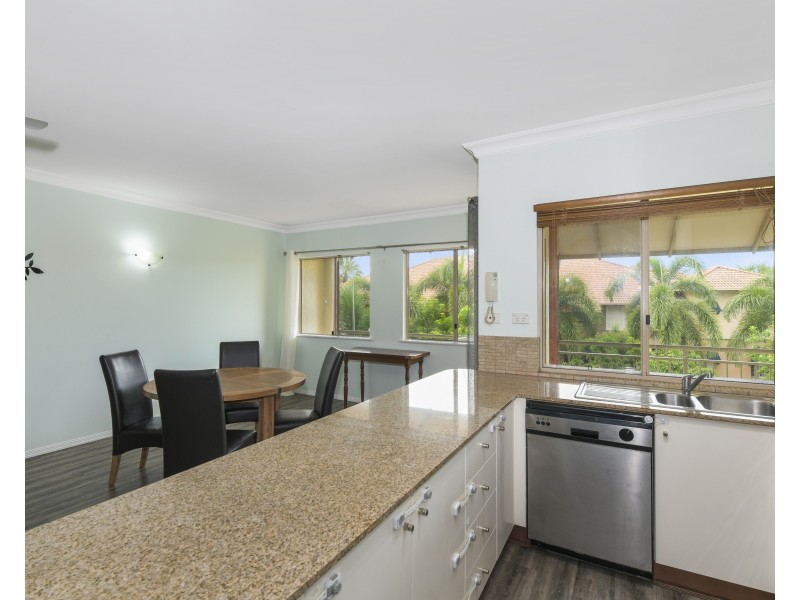 1128/2-10 Greenslopes Street, Cairns North QLD 4870