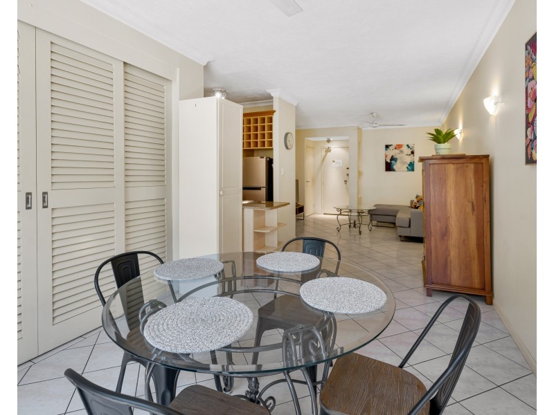 1611/2-10 Greenslopes Street, Cairns North QLD 4870