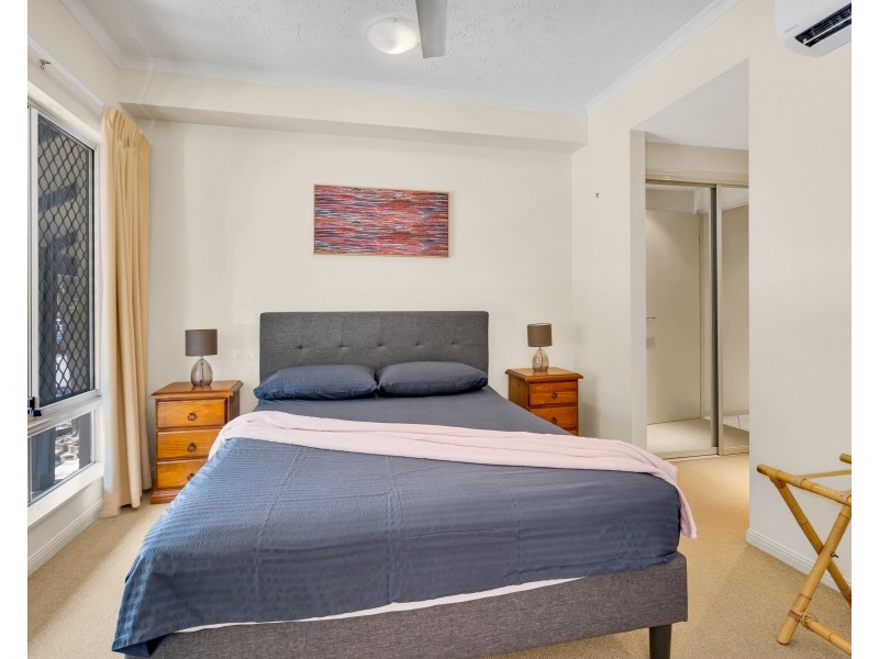 1611/2-10 Greenslopes Street, Cairns North QLD 4870